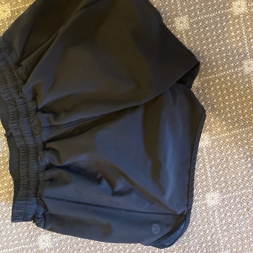 Lululemon hotty hots 4 inch size 4 black